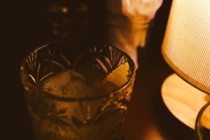 一杯孤單酒,隱藏的悲傷 一杯孤單酒,隱藏的悲傷