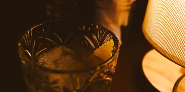 一杯孤單酒，隱藏的悲傷