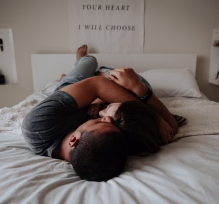 《那句歌詞，像一把鑰匙，開啟不顧一切的愛》