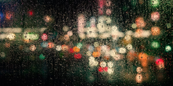 淚的小雨，敲醒我的夜