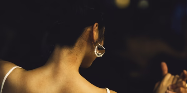 光芒背后的影子