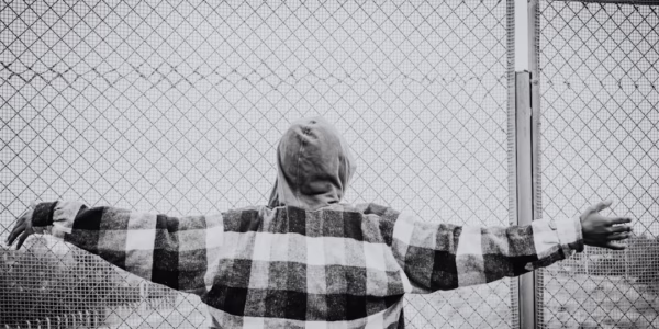 從恐懼走向光明：一段歌詞的呼喚