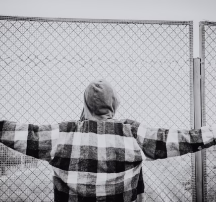 勇敢或退縮——一句歌詞的鏡像 勇敢或退縮——一句歌詞的鏡像