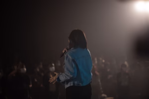 標題:在淚痕裡聽見,女性與男性歌聲的心跳差距 標題:在淚痕裡聽見,女性與男性歌聲的心跳差距