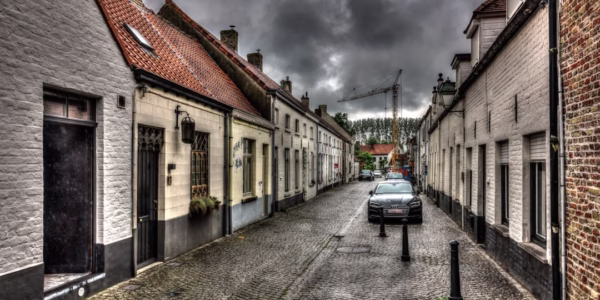 雨滴敲擊小城回憶