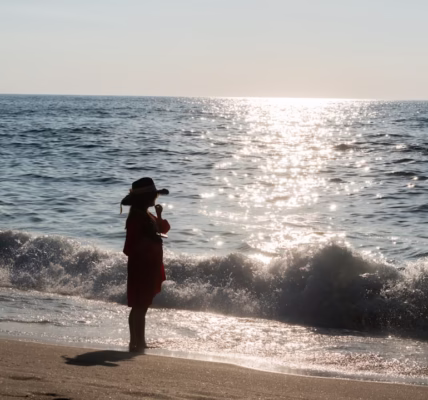 海浪拍岸,我把悲傷投進海底——那一刻,我聽見青春的哭泣 海浪拍岸,我把悲傷投進海底——那一刻,我聽見青春的哭泣
