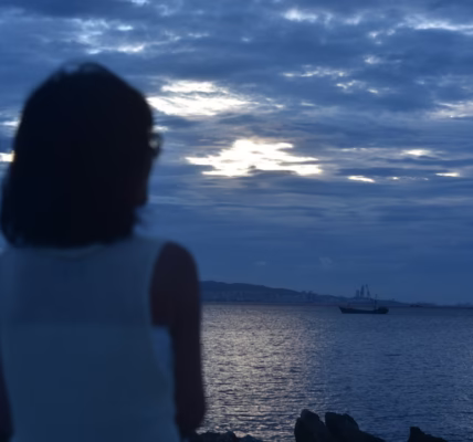 港灯里的我——女心的细语 港灯里的我——女心的细语