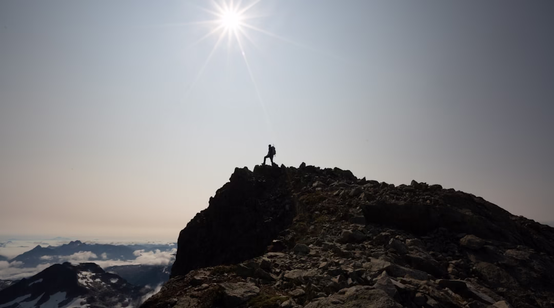 越過山丘,我才見空寂 越過山丘,我才見空寂