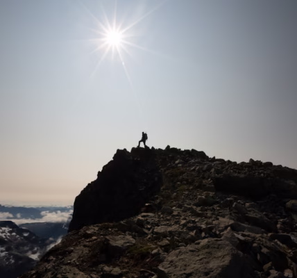 越過山丘,我才見空寂 越過山丘,我才見空寂
