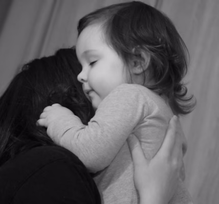 母親的懷抱,永遠的港灣 母親的懷抱,永遠的港灣