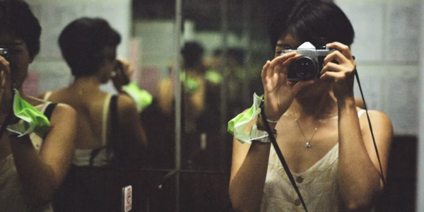 别问我是谁，听我青春的答案