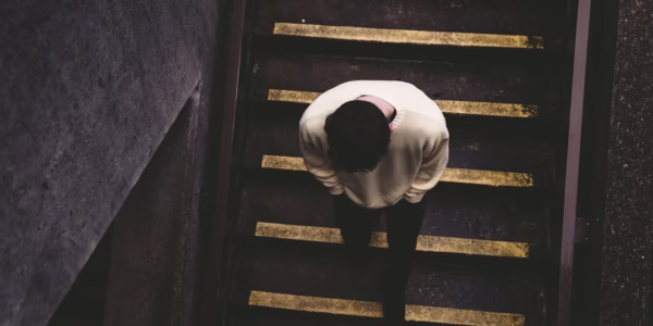 逃離的歌聲，拂去生活的塵埃