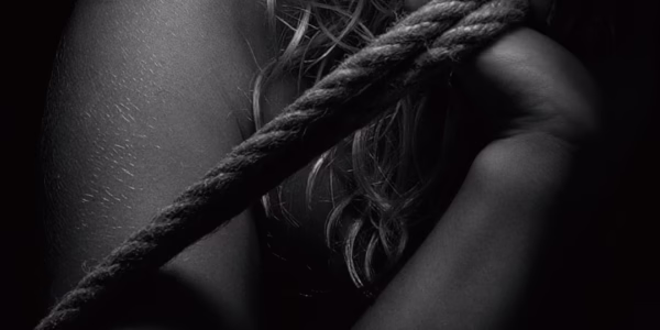 一句歌声，抚平不说的伤痛