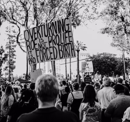 街角雨聲裡的抗爭 街角雨聲裡的抗爭