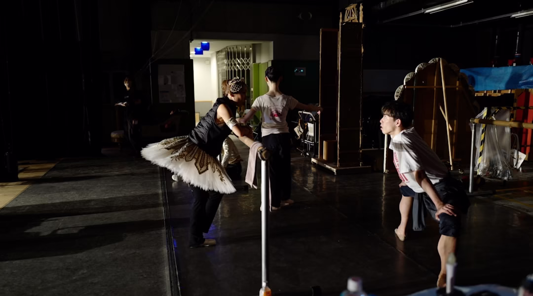 舞孃,光與影的對話 舞孃,光與影的對話