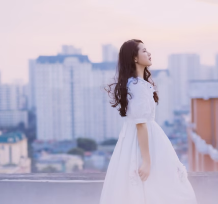 高音裡的愛,卻是心跳的狂熱 高音裡的愛,卻是心跳的狂熱