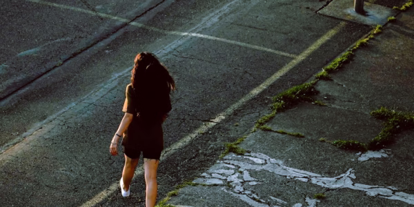 一句歌聲，回到青春的苦澀