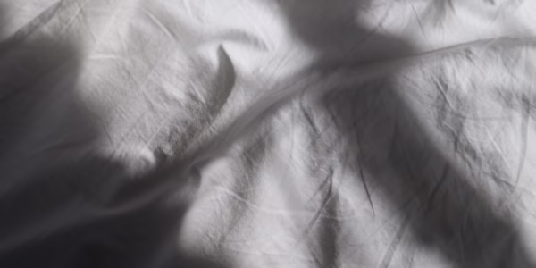 酒瓶裡的舊街回聲