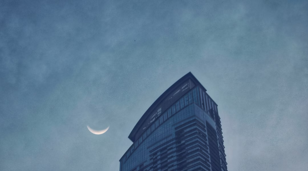 在城裡月光下，聽見寧靜的呼吸