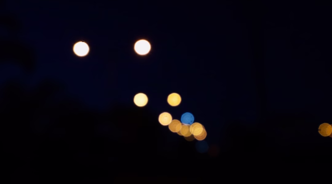 月兒像檸檬,讓我流淚 月兒像檸檬,讓我流淚