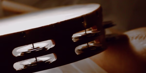 雨中聽見甜蜜的旋律