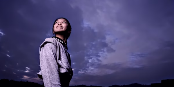 KTV的灯光下，我听见青春的回声