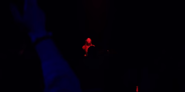 掌聲響起，舞台最後的身影